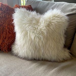 PILLOW White Shag